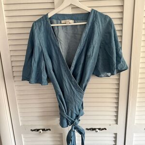 LOFT CHAMBRAY WRAP FLUTTER PREPPY COTTAGECORE BLOUSE SZ M‎